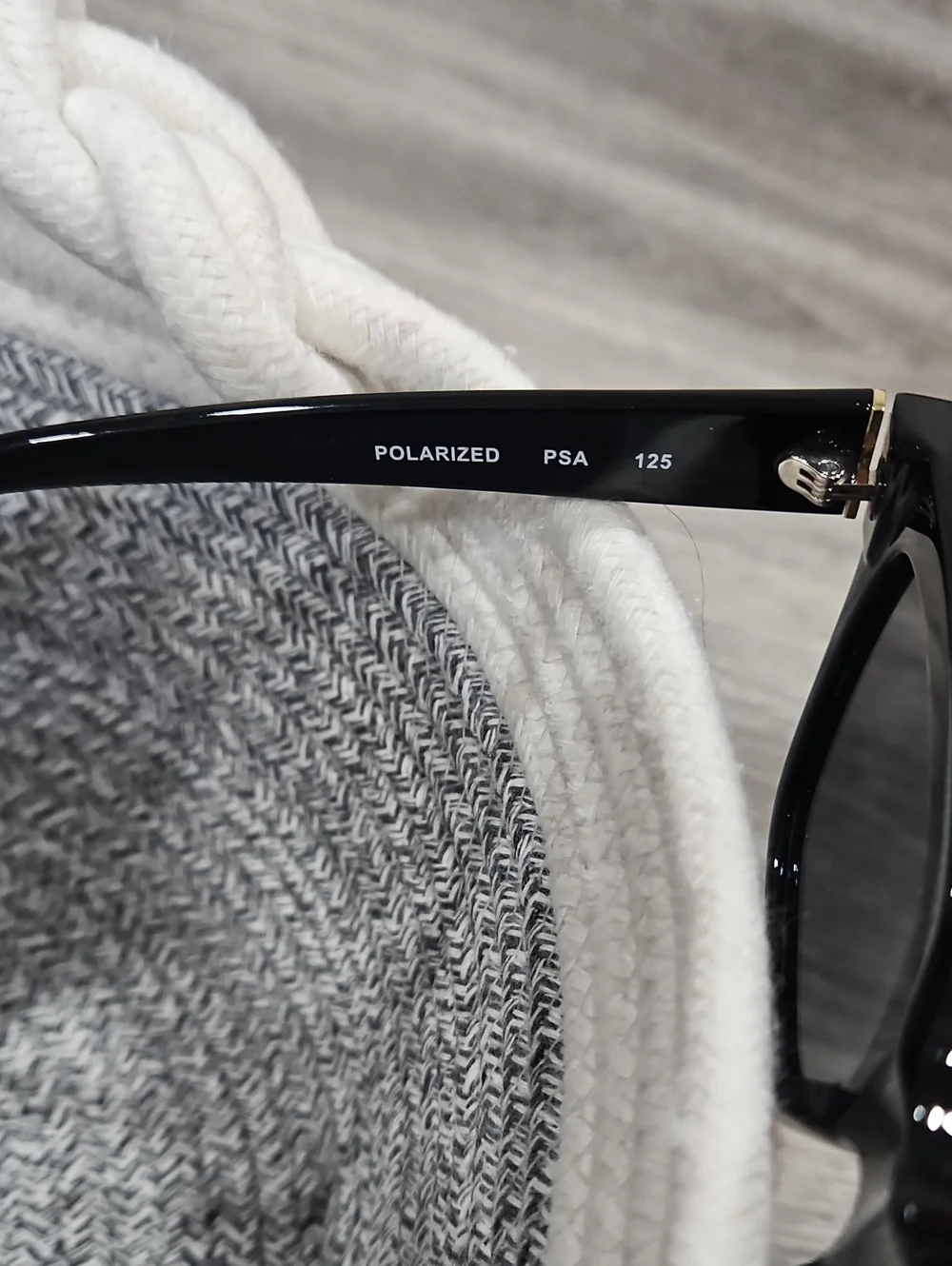 Quay PSA 125 Polorized CAT 3 Sunglasses Black